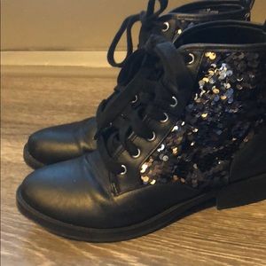 Madden Girl size 8 sequence combat boots